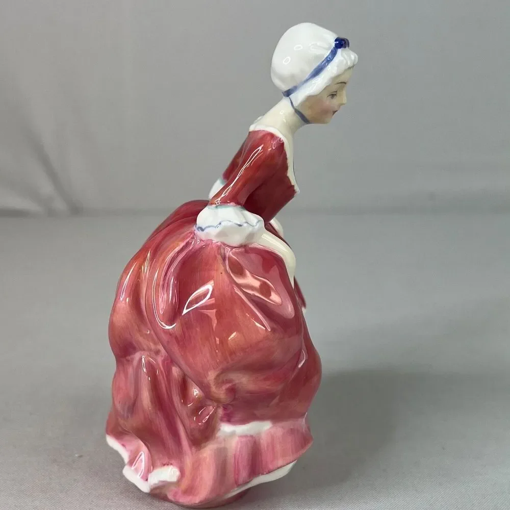 Royal Doulton Figurine Goody‎ Two Shoes HN 2037 5